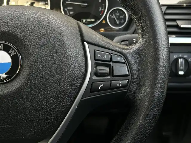 ＢＭＷ ３２０ｉ xDrive ラグジュアリー 長野県 2014(平26)年 10.1万km シルバー ４ＷＤ/　メモリ付きパワーシート/　シートヒーター/　ブラックレザーシート/　純正ＨＤＤナビ/　Ｂｌｕｅｔｏｏｔｈ接続/　ミラー一体型ＥＴＣ/　バクカメラ/　ステアリングスイッチ/　純正１７ＡＷ/　ウィンカーミラー