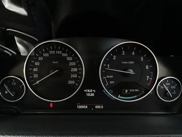 ＢＭＷ ３２０ｉ xDrive ラグジュアリー 長野県 2014(平26)年 10.1万km シルバー ４ＷＤ/　メモリ付きパワーシート/　シートヒーター/　ブラックレザーシート/　純正ＨＤＤナビ/　Ｂｌｕｅｔｏｏｔｈ接続/　ミラー一体型ＥＴＣ/　バクカメラ/　ステアリングスイッチ/　純正１７ＡＷ/　ウィンカーミラー