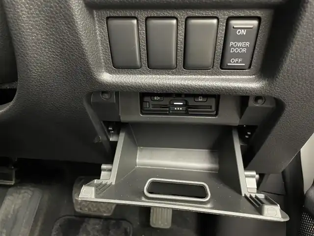 日産 エルグランド 250ハイウェイスターS 茨城県 2022(令4)年 1万km ピュアホワイトパール 純正ナビ/・バックカメラ/・Bluetooth接続/・フルセグテレビ/・CDチェンジャー/ETC/クルーズコントロール/エンジンスタートボタン/両側パワースライドドア/ドアバイザー/フロントフォグ/コーナーセンサー/ハーフレザーシート/純正エアロパーツ/スマートキー/LEDヘッドライト/コーナーセンサー/オートライト/ABS/横滑り防止装置/盗難防止装置/カーテンエアバッグ