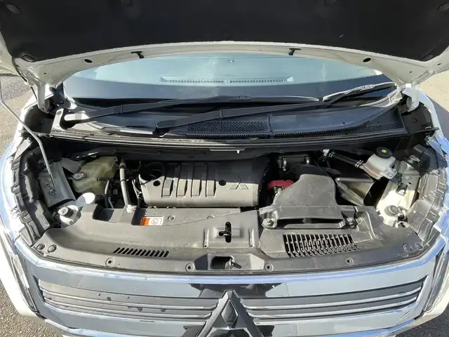 三菱 デリカＤ：５ アーバンギア G パワーパッケージ 佐賀県 2019(平31)年 5.6万km ウォームホワイトパール 7人乗り　/衝突軽減ブレーキシステム/レーダークルーズコントロール/車線逸脱警報システム/純正10.1型ナビ/・マルチアラウンドモニター/・フルセグTV/BT/CD/DVD/HDMI(USB接続タイプ)/社外11.5型後席モニター/パワーバックドア/両側パワースライドドア/純正18インチAW/シートヒーター/LEDヘッドライト/オートマチックハイビーム/フォグランプ/社外ドラレコ　/ETC/電動パーキングスイッチ/パドルシフト/ステアリングスイッチ/アイドリングストップ/スペアキー×1/取扱説明書/保証書