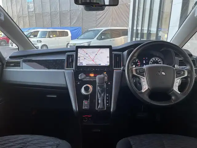 三菱 デリカＤ：５ アーバンギア G パワーパッケージ 佐賀県 2019(平31)年 5.6万km ウォームホワイトパール 7人乗り　/衝突軽減ブレーキシステム/レーダークルーズコントロール/車線逸脱警報システム/純正10.1型ナビ/・マルチアラウンドモニター/・フルセグTV/BT/CD/DVD/HDMI(USB接続タイプ)/社外11.5型後席モニター/パワーバックドア/両側パワースライドドア/純正18インチAW/シートヒーター/LEDヘッドライト/オートマチックハイビーム/フォグランプ/社外ドラレコ　/ETC/電動パーキングスイッチ/パドルシフト/ステアリングスイッチ/アイドリングストップ/スペアキー×1/取扱説明書/保証書