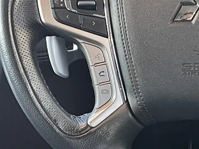 三菱 デリカＤ：５ アーバンギア G パワーパッケージ 佐賀県 2019(平31)年 5.6万km ウォームホワイトパール 7人乗り　/衝突軽減ブレーキシステム/レーダークルーズコントロール/車線逸脱警報システム/純正10.1型ナビ/・マルチアラウンドモニター/・フルセグTV/BT/CD/DVD/HDMI(USB接続タイプ)/社外11.5型後席モニター/パワーバックドア/両側パワースライドドア/純正18インチAW/シートヒーター/LEDヘッドライト/オートマチックハイビーム/フォグランプ/社外ドラレコ　/ETC/電動パーキングスイッチ/パドルシフト/ステアリングスイッチ/アイドリングストップ/スペアキー×1/取扱説明書/保証書