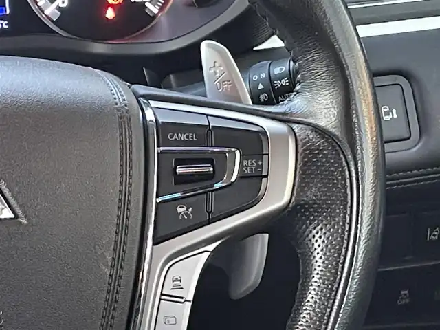 三菱 デリカＤ：５ アーバンギア G パワーパッケージ 佐賀県 2019(平31)年 5.6万km ウォームホワイトパール 7人乗り　/衝突軽減ブレーキシステム/レーダークルーズコントロール/車線逸脱警報システム/純正10.1型ナビ/・マルチアラウンドモニター/・フルセグTV/BT/CD/DVD/HDMI(USB接続タイプ)/社外11.5型後席モニター/パワーバックドア/両側パワースライドドア/純正18インチAW/シートヒーター/LEDヘッドライト/オートマチックハイビーム/フォグランプ/社外ドラレコ　/ETC/電動パーキングスイッチ/パドルシフト/ステアリングスイッチ/アイドリングストップ/スペアキー×1/取扱説明書/保証書