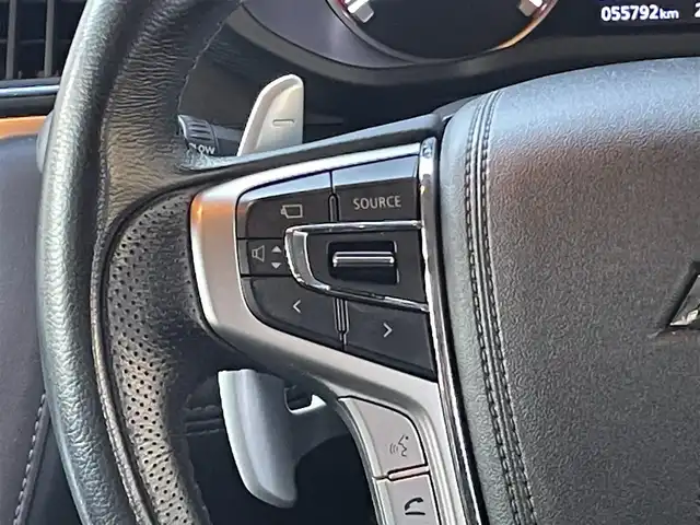 三菱 デリカＤ：５ アーバンギア G パワーパッケージ 佐賀県 2019(平31)年 5.6万km ウォームホワイトパール 7人乗り　/衝突軽減ブレーキシステム/レーダークルーズコントロール/車線逸脱警報システム/純正10.1型ナビ/・マルチアラウンドモニター/・フルセグTV/BT/CD/DVD/HDMI(USB接続タイプ)/社外11.5型後席モニター/パワーバックドア/両側パワースライドドア/純正18インチAW/シートヒーター/LEDヘッドライト/オートマチックハイビーム/フォグランプ/社外ドラレコ　/ETC/電動パーキングスイッチ/パドルシフト/ステアリングスイッチ/アイドリングストップ/スペアキー×1/取扱説明書/保証書