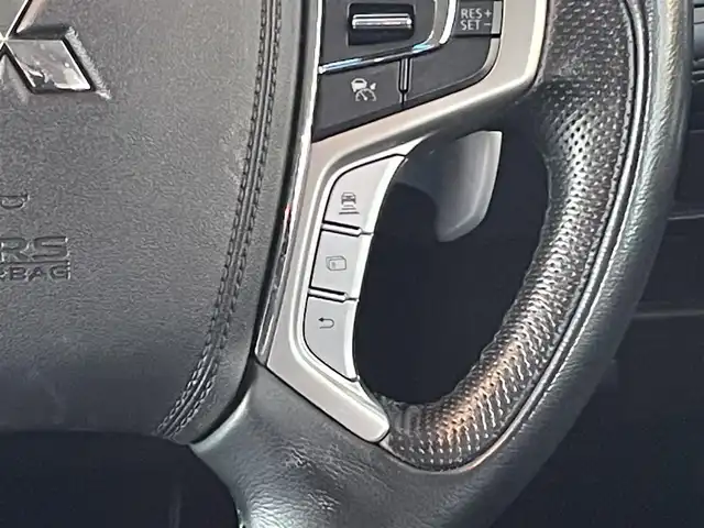 三菱 デリカＤ：５ アーバンギア G パワーパッケージ 佐賀県 2019(平31)年 5.6万km ウォームホワイトパール 7人乗り　/衝突軽減ブレーキシステム/レーダークルーズコントロール/車線逸脱警報システム/純正10.1型ナビ/・マルチアラウンドモニター/・フルセグTV/BT/CD/DVD/HDMI(USB接続タイプ)/社外11.5型後席モニター/パワーバックドア/両側パワースライドドア/純正18インチAW/シートヒーター/LEDヘッドライト/オートマチックハイビーム/フォグランプ/社外ドラレコ　/ETC/電動パーキングスイッチ/パドルシフト/ステアリングスイッチ/アイドリングストップ/スペアキー×1/取扱説明書/保証書