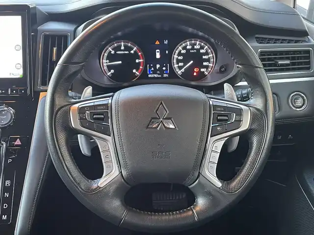 三菱 デリカＤ：５ アーバンギア G パワーパッケージ 佐賀県 2019(平31)年 5.6万km ウォームホワイトパール 7人乗り　/衝突軽減ブレーキシステム/レーダークルーズコントロール/車線逸脱警報システム/純正10.1型ナビ/・マルチアラウンドモニター/・フルセグTV/BT/CD/DVD/HDMI(USB接続タイプ)/社外11.5型後席モニター/パワーバックドア/両側パワースライドドア/純正18インチAW/シートヒーター/LEDヘッドライト/オートマチックハイビーム/フォグランプ/社外ドラレコ　/ETC/電動パーキングスイッチ/パドルシフト/ステアリングスイッチ/アイドリングストップ/スペアキー×1/取扱説明書/保証書