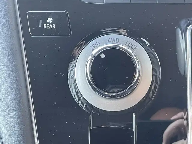 三菱 デリカＤ：５ アーバンギア G パワーパッケージ 佐賀県 2019(平31)年 5.6万km ウォームホワイトパール 7人乗り　/衝突軽減ブレーキシステム/レーダークルーズコントロール/車線逸脱警報システム/純正10.1型ナビ/・マルチアラウンドモニター/・フルセグTV/BT/CD/DVD/HDMI(USB接続タイプ)/社外11.5型後席モニター/パワーバックドア/両側パワースライドドア/純正18インチAW/シートヒーター/LEDヘッドライト/オートマチックハイビーム/フォグランプ/社外ドラレコ　/ETC/電動パーキングスイッチ/パドルシフト/ステアリングスイッチ/アイドリングストップ/スペアキー×1/取扱説明書/保証書