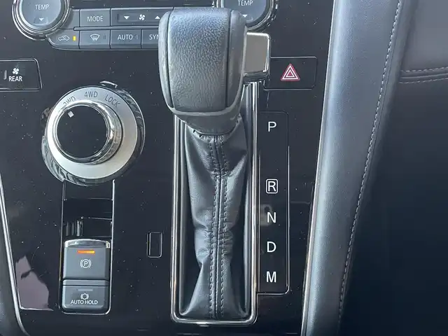 三菱 デリカＤ：５ アーバンギア G パワーパッケージ 佐賀県 2019(平31)年 5.6万km ウォームホワイトパール 7人乗り　/衝突軽減ブレーキシステム/レーダークルーズコントロール/車線逸脱警報システム/純正10.1型ナビ/・マルチアラウンドモニター/・フルセグTV/BT/CD/DVD/HDMI(USB接続タイプ)/社外11.5型後席モニター/パワーバックドア/両側パワースライドドア/純正18インチAW/シートヒーター/LEDヘッドライト/オートマチックハイビーム/フォグランプ/社外ドラレコ　/ETC/電動パーキングスイッチ/パドルシフト/ステアリングスイッチ/アイドリングストップ/スペアキー×1/取扱説明書/保証書