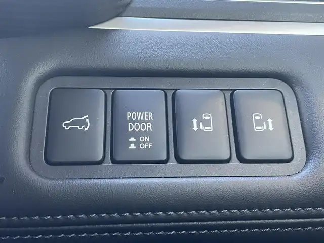 三菱 デリカＤ：５ アーバンギア G パワーパッケージ 佐賀県 2019(平31)年 5.6万km ウォームホワイトパール 7人乗り　/衝突軽減ブレーキシステム/レーダークルーズコントロール/車線逸脱警報システム/純正10.1型ナビ/・マルチアラウンドモニター/・フルセグTV/BT/CD/DVD/HDMI(USB接続タイプ)/社外11.5型後席モニター/パワーバックドア/両側パワースライドドア/純正18インチAW/シートヒーター/LEDヘッドライト/オートマチックハイビーム/フォグランプ/社外ドラレコ　/ETC/電動パーキングスイッチ/パドルシフト/ステアリングスイッチ/アイドリングストップ/スペアキー×1/取扱説明書/保証書