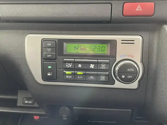 トヨタ ハイエース GL ロング 滋賀県 2022(令4)年 4.2万km ブラックマイカ 純正7インチナビ/【Bluetooth/CD/DVD/フルセグTV】/純正フリップダウンモニター/片側パワースライドドア/バックカメラ/フロントモデリスタエアロ/クリアランスソナー/前後ドライブレコーダー/LEDヘッドライト/オートマチックハイビーム/レーンキープアシスト/ビルトインETC/プッシュスタート/スマートキー/ステアリングリモコン