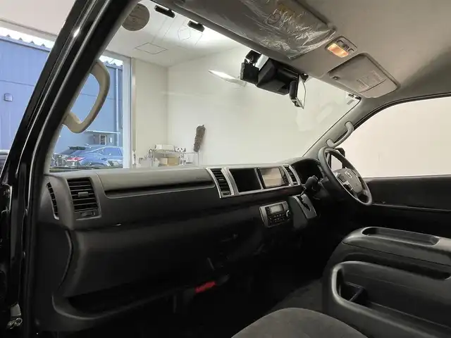 トヨタ ハイエース GL ロング 滋賀県 2022(令4)年 4.2万km ブラックマイカ 純正7インチナビ/【Bluetooth/CD/DVD/フルセグTV】/純正フリップダウンモニター/片側パワースライドドア/バックカメラ/フロントモデリスタエアロ/クリアランスソナー/前後ドライブレコーダー/LEDヘッドライト/オートマチックハイビーム/レーンキープアシスト/ビルトインETC/プッシュスタート/スマートキー/ステアリングリモコン