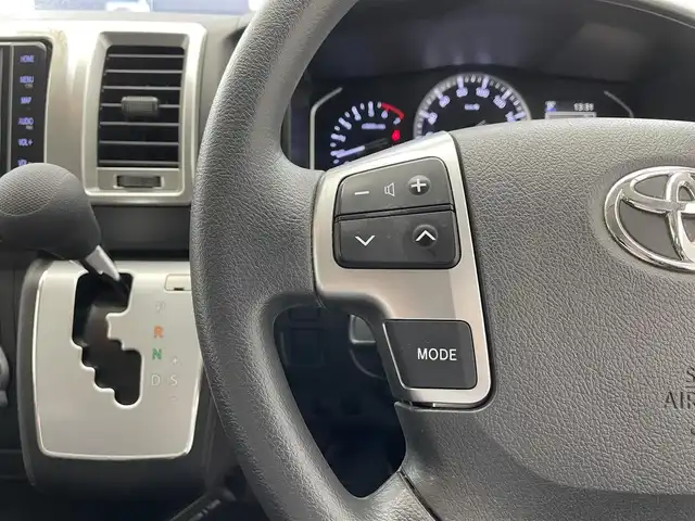 トヨタ ハイエース GL ロング 滋賀県 2022(令4)年 4.2万km ブラックマイカ 純正7インチナビ/【Bluetooth/CD/DVD/フルセグTV】/純正フリップダウンモニター/片側パワースライドドア/バックカメラ/フロントモデリスタエアロ/クリアランスソナー/前後ドライブレコーダー/LEDヘッドライト/オートマチックハイビーム/レーンキープアシスト/ビルトインETC/プッシュスタート/スマートキー/ステアリングリモコン