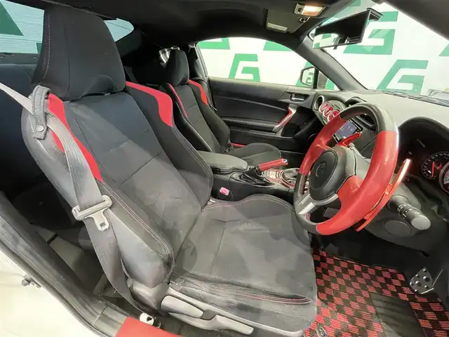 トヨタ ８６ GT 鹿児島県 2015(平27)年 6.3万km クリスタルホワイトパール 禁煙　/ワンオーナー/ＴＲＤ/・エアロ　/・マフラー　/ＢＲＩＴＺ/・ブーストメーター/・タワーバー/・レーシングラジエータキャップ/・エアクリーナー　/ＲＡＹＳ鍛造ホイール　/ＡＯＯＡブレーキキャリパーカバー/社外ナビ/・フルセグTV/・Bluetooth/バックカメラ　/パドルシフト/シーケンシャルウィンカー/ＬＥＤヘッドライト/フロントフォグランプ/社外フロアマット/スマートキー
