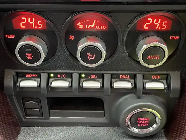 トヨタ ８６ GT 鹿児島県 2015(平27)年 6.3万km クリスタルホワイトパール 禁煙　/ワンオーナー/ＴＲＤ/・エアロ　/・マフラー　/ＢＲＩＴＺ/・ブーストメーター/・タワーバー/・レーシングラジエータキャップ/・エアクリーナー　/ＲＡＹＳ鍛造ホイール　/ＡＯＯＡブレーキキャリパーカバー/社外ナビ/・フルセグTV/・Bluetooth/バックカメラ　/パドルシフト/シーケンシャルウィンカー/ＬＥＤヘッドライト/フロントフォグランプ/社外フロアマット/スマートキー