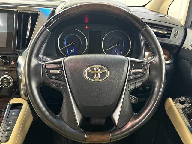 トヨタ ヴェルファイア ハイブリット V Lエディション 神奈川県 2020(令2)年 5万km ホワイトパールクリスタルシャイン 純正9型ディスプレイオーディオ/ツインムーンルーフ/トヨタセーフティセンス/ドライブレコーダー(前後)/車線逸脱警報/バックカメラ/フリップダウンモニター/サンルーフ/レザーシート/両側パワースライドドア/横滑り防止装置/ETC2.0/アイドリングストップ/LEDヘッドライト/フォグランプ/オートライト/ウィンカーミラー/電動格納ミラー/純正17インチAW/シートヒーター/エアシート/シートリフター/ステアリングヒーター/プッシュスタート/スマートキー/フロアマット/保証書/衝突被害軽減ブレーキ/レーントレーシングアシスト/レーダークルーズコントロール/オートマチックハイビーム/緊急時操舵支援