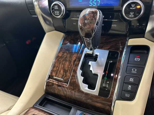 トヨタ ヴェルファイア ハイブリット V Lエディション 神奈川県 2020(令2)年 5万km ホワイトパールクリスタルシャイン 純正9型ディスプレイオーディオ/ツインムーンルーフ/トヨタセーフティセンス/ドライブレコーダー(前後)/車線逸脱警報/バックカメラ/フリップダウンモニター/サンルーフ/レザーシート/両側パワースライドドア/横滑り防止装置/ETC2.0/アイドリングストップ/LEDヘッドライト/フォグランプ/オートライト/ウィンカーミラー/電動格納ミラー/純正17インチAW/シートヒーター/エアシート/シートリフター/ステアリングヒーター/プッシュスタート/スマートキー/フロアマット/保証書/衝突被害軽減ブレーキ/レーントレーシングアシスト/レーダークルーズコントロール/オートマチックハイビーム/緊急時操舵支援