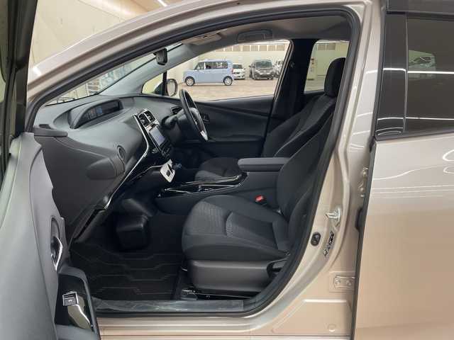 トヨタ プリウス Sセーフティプラス 道央・札幌 2017(平29)年 3.9万km スティールブロンドM 4WD//ETC//メモリナビ//フルセグテレビ//バックカメラ//クルーズコントロール//ドアバイザー//プッシュスタート//エンジンスターター//フォグランプ//オートライト