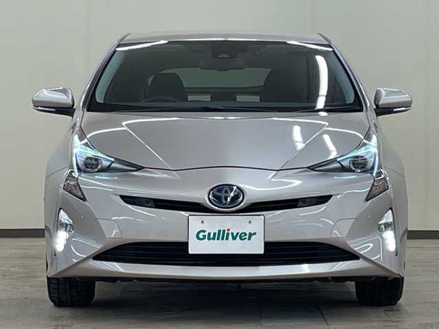 トヨタ プリウス Sセーフティプラス 道央・札幌 2017(平29)年 3.9万km スティールブロンドM 4WD//ETC//メモリナビ//フルセグテレビ//バックカメラ//クルーズコントロール//ドアバイザー//プッシュスタート//エンジンスターター//フォグランプ//オートライト