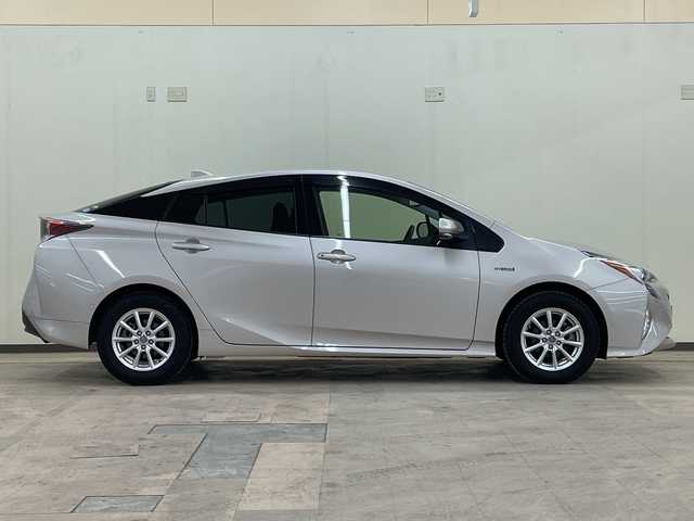 トヨタ プリウス Sセーフティプラス 道央・札幌 2017(平29)年 3.9万km スティールブロンドM 4WD//ETC//メモリナビ//フルセグテレビ//バックカメラ//クルーズコントロール//ドアバイザー//プッシュスタート//エンジンスターター//フォグランプ//オートライト