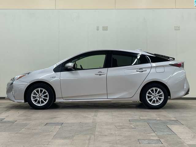 トヨタ プリウス Sセーフティプラス 道央・札幌 2017(平29)年 3.9万km スティールブロンドM 4WD//ETC//メモリナビ//フルセグテレビ//バックカメラ//クルーズコントロール//ドアバイザー//プッシュスタート//エンジンスターター//フォグランプ//オートライト