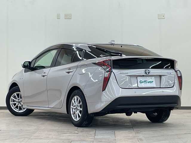 トヨタ プリウス Sセーフティプラス 道央・札幌 2017(平29)年 3.9万km スティールブロンドM 4WD//ETC//メモリナビ//フルセグテレビ//バックカメラ//クルーズコントロール//ドアバイザー//プッシュスタート//エンジンスターター//フォグランプ//オートライト