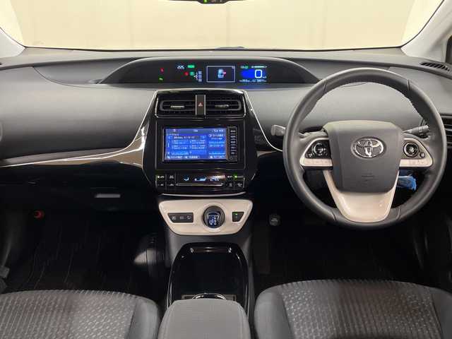 トヨタ プリウス Sセーフティプラス 道央・札幌 2017(平29)年 3.9万km スティールブロンドM 4WD//ETC//メモリナビ//フルセグテレビ//バックカメラ//クルーズコントロール//ドアバイザー//プッシュスタート//エンジンスターター//フォグランプ//オートライト