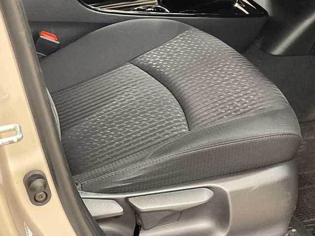 トヨタ プリウス Sセーフティプラス 道央・札幌 2017(平29)年 3.9万km スティールブロンドM 4WD//ETC//メモリナビ//フルセグテレビ//バックカメラ//クルーズコントロール//ドアバイザー//プッシュスタート//エンジンスターター//フォグランプ//オートライト