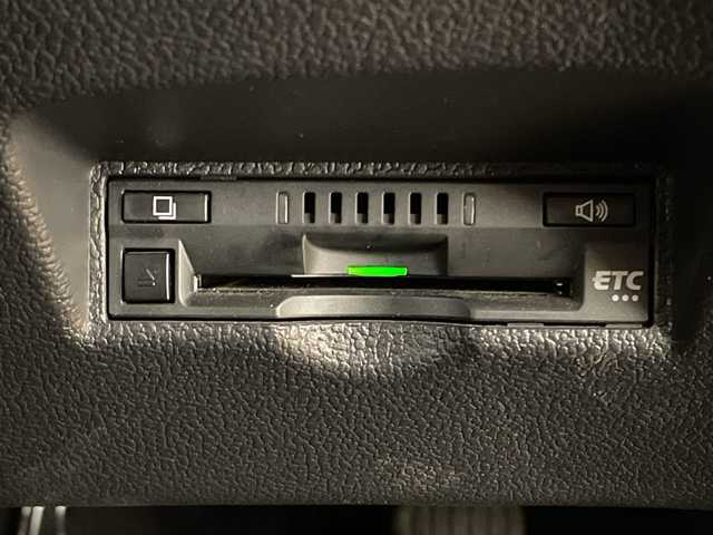 トヨタ プリウス Sセーフティプラス 道央・札幌 2017(平29)年 3.9万km スティールブロンドM 4WD//ETC//メモリナビ//フルセグテレビ//バックカメラ//クルーズコントロール//ドアバイザー//プッシュスタート//エンジンスターター//フォグランプ//オートライト