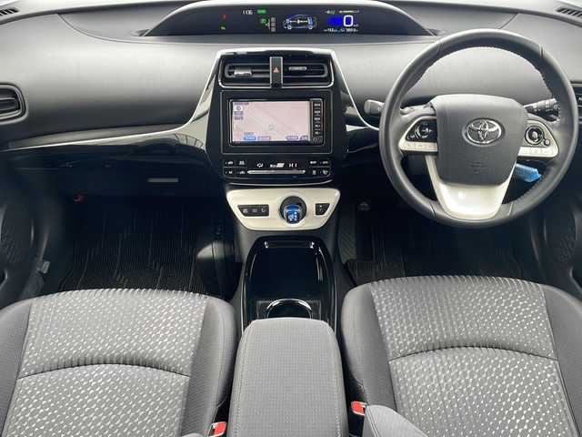 トヨタ プリウス Sセーフティプラス 道東・釧路十勝 2017(平29)年 3.9万km スティールブロンドM 4WD//ETC//メモリナビ//フルセグテレビ//バックカメラ//クルーズコントロール//ドアバイザー//プッシュスタート//エンジンスターター//フォグランプ//オートライト