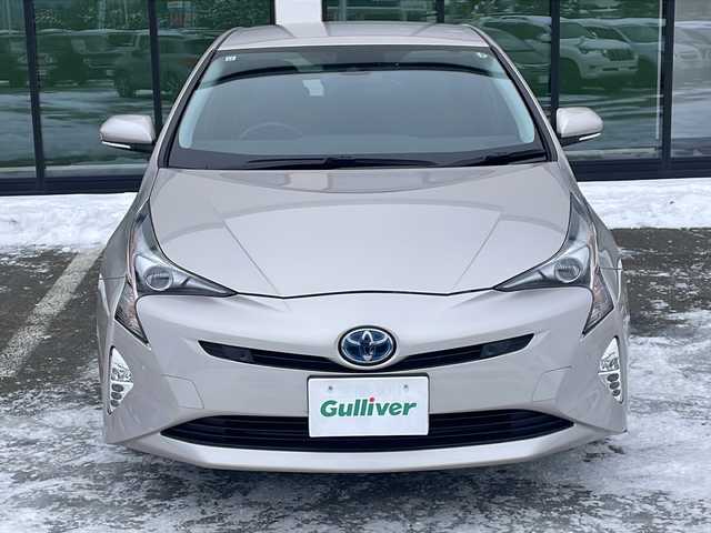 トヨタ プリウス Sセーフティプラス 道東・釧路十勝 2017(平29)年 3.9万km スティールブロンドM 4WD//ETC//メモリナビ//フルセグテレビ//バックカメラ//クルーズコントロール//ドアバイザー//プッシュスタート//エンジンスターター//フォグランプ//オートライト