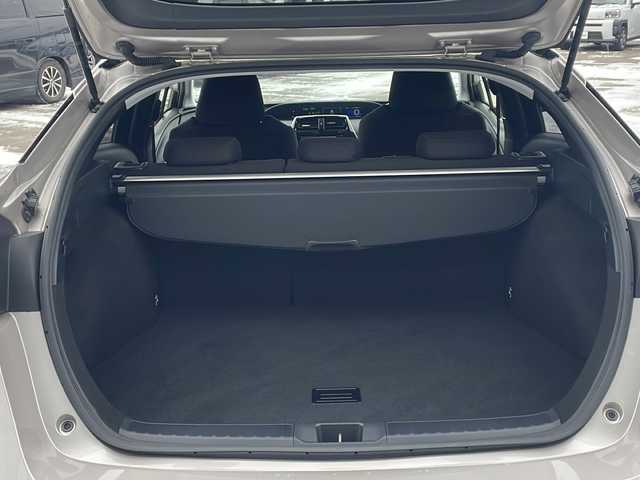 トヨタ プリウス Sセーフティプラス 道東・釧路十勝 2017(平29)年 3.9万km スティールブロンドM 4WD//ETC//メモリナビ//フルセグテレビ//バックカメラ//クルーズコントロール//ドアバイザー//プッシュスタート//エンジンスターター//フォグランプ//オートライト