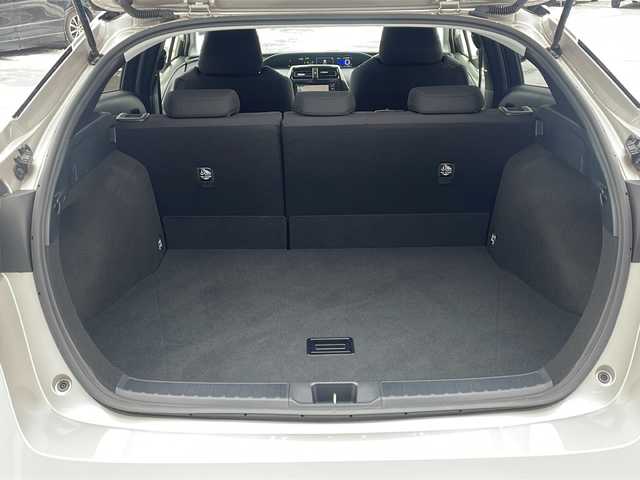 トヨタ プリウス Sセーフティプラス 道東・釧路十勝 2017(平29)年 3.9万km スティールブロンドM 4WD//ETC//メモリナビ//フルセグテレビ//バックカメラ//クルーズコントロール//ドアバイザー//プッシュスタート//エンジンスターター//フォグランプ//オートライト