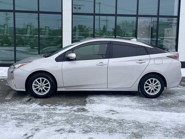 トヨタ プリウス Sセーフティプラス 道東・釧路十勝 2017(平29)年 3.9万km スティールブロンドM 4WD//ETC//メモリナビ//フルセグテレビ//バックカメラ//クルーズコントロール//ドアバイザー//プッシュスタート//エンジンスターター//フォグランプ//オートライト