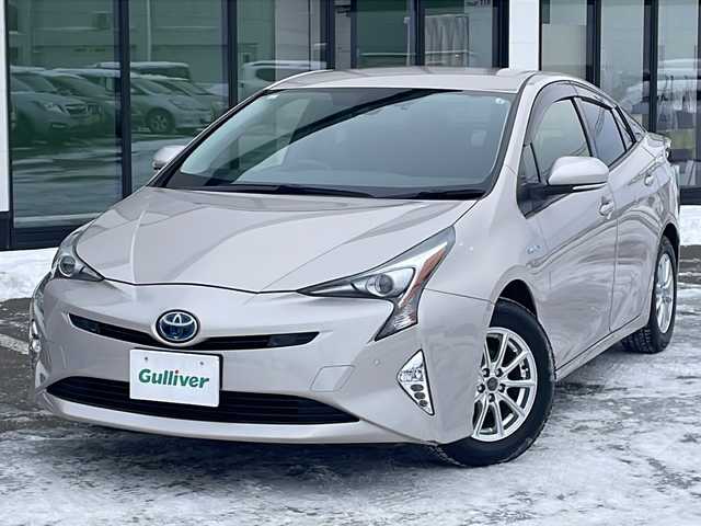 トヨタ プリウス Sセーフティプラス 道東・釧路十勝 2017(平29)年 3.9万km スティールブロンドM 4WD//ETC//メモリナビ//フルセグテレビ//バックカメラ//クルーズコントロール//ドアバイザー//プッシュスタート//エンジンスターター//フォグランプ//オートライト