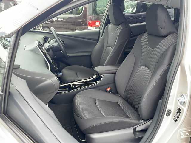 トヨタ プリウス Sセーフティプラス 道東・釧路十勝 2017(平29)年 3.9万km スティールブロンドM 4WD//ETC//メモリナビ//フルセグテレビ//バックカメラ//クルーズコントロール//ドアバイザー//プッシュスタート//エンジンスターター//フォグランプ//オートライト