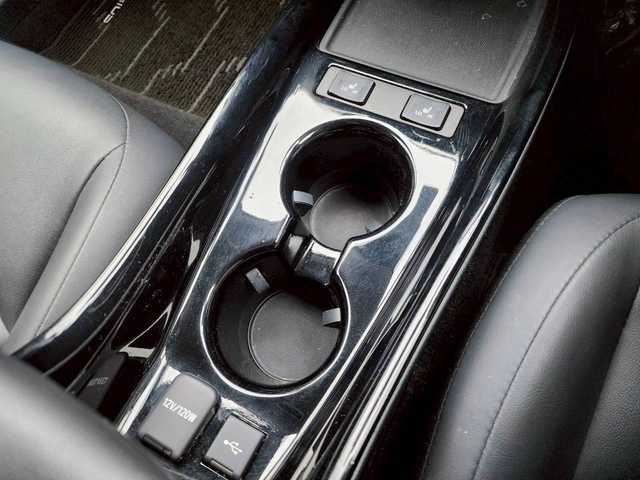 トヨタ プリウス S ツーリングセレ ブラックED 岩手県 2021(令3)年 4.9万km プレシャスブラックパール ワイパーデアイサー/エンジンスターター/バックカメラ/レーンキープアシスト/コーナーセンサー前後/純正AW/純正フロアマット/シートヒーター運転席・助手席/Bluetooth・フルセグ・純正オーディオ/4WD/オートライト/オートハイビーム/全席オートパワーウィンドウ/フルエアロ/100V充電