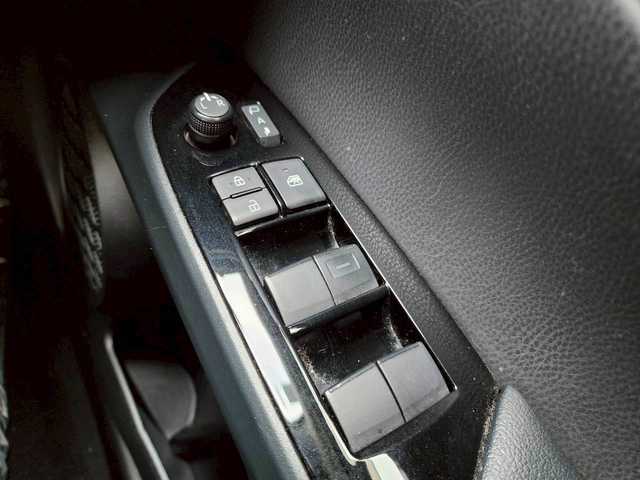 トヨタ プリウス S ツーリングセレ ブラックED 岩手県 2021(令3)年 4.9万km プレシャスブラックパール ワイパーデアイサー/エンジンスターター/バックカメラ/レーンキープアシスト/コーナーセンサー前後/純正AW/純正フロアマット/シートヒーター運転席・助手席/Bluetooth・フルセグ・純正オーディオ/4WD/オートライト/オートハイビーム/全席オートパワーウィンドウ/フルエアロ/100V充電