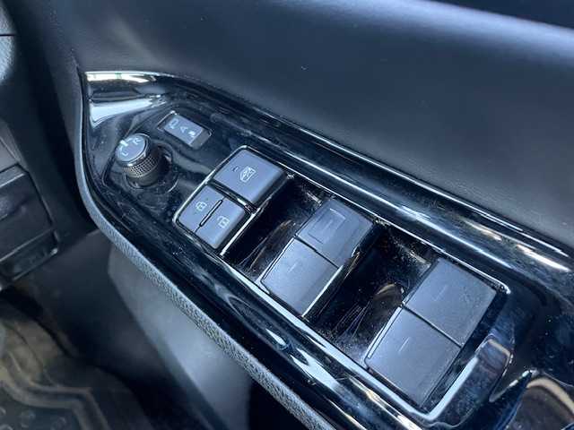 トヨタ ヴォクシー ZS 煌Ⅲ 静岡県 2021(令3)年 5.2万km ホワイトパールクリスタルシャイン ●純正ナビ/（ワンセグ/CD/AUX/Bluetooth）/(NSCN-W68)/●バックカメラ/●クルーズコントロール/●プリクラッシュセーフティ/●レーントレーシングアシスト/●後方クリアランスソナー/●アイドリングストップ/●LEDヘッドライト/●オートライト/●オートマチックハイビーム/●フォグランプ/●革巻きステアリング/●ステアリングスイッチ/●電動格納ウインカーミラー/●両側パワースライドドア/●ETC/●社外フロアマット/●ドアバイザー/●前後ドライブレコーダー/●ISOFIX/●プッシュスタート/●スマートキー/●純正16インチアルミホイール/●ダブル+サイド+カーテンSRS+ABS/●保証書/●取扱説明書