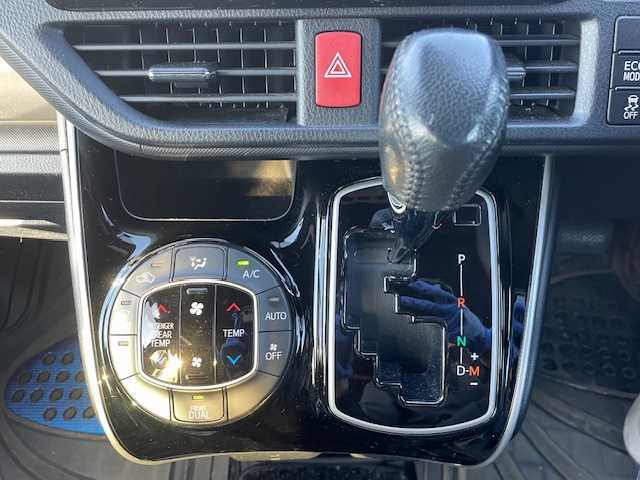 トヨタ ヴォクシー ZS 煌Ⅲ 静岡県 2021(令3)年 5.2万km ホワイトパールクリスタルシャイン ●純正ナビ/（ワンセグ/CD/AUX/Bluetooth）/(NSCN-W68)/●バックカメラ/●クルーズコントロール/●プリクラッシュセーフティ/●レーントレーシングアシスト/●後方クリアランスソナー/●アイドリングストップ/●LEDヘッドライト/●オートライト/●オートマチックハイビーム/●フォグランプ/●革巻きステアリング/●ステアリングスイッチ/●電動格納ウインカーミラー/●両側パワースライドドア/●ETC/●社外フロアマット/●ドアバイザー/●前後ドライブレコーダー/●ISOFIX/●プッシュスタート/●スマートキー/●純正16インチアルミホイール/●ダブル+サイド+カーテンSRS+ABS/●保証書/●取扱説明書