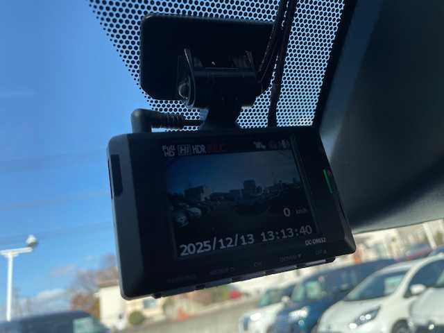 トヨタ ヴォクシー ZS 煌Ⅲ 静岡県 2021(令3)年 5.2万km ホワイトパールクリスタルシャイン ●純正ナビ/（ワンセグ/CD/AUX/Bluetooth）/(NSCN-W68)/●バックカメラ/●クルーズコントロール/●プリクラッシュセーフティ/●レーントレーシングアシスト/●後方クリアランスソナー/●アイドリングストップ/●LEDヘッドライト/●オートライト/●オートマチックハイビーム/●フォグランプ/●革巻きステアリング/●ステアリングスイッチ/●電動格納ウインカーミラー/●両側パワースライドドア/●ETC/●社外フロアマット/●ドアバイザー/●前後ドライブレコーダー/●ISOFIX/●プッシュスタート/●スマートキー/●純正16インチアルミホイール/●ダブル+サイド+カーテンSRS+ABS/●保証書/●取扱説明書