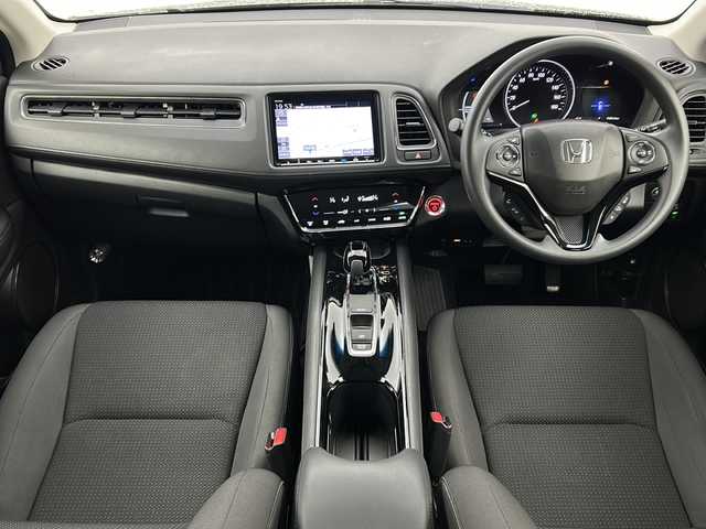 ホンダ ヴェゼル ハイブリッド ホンダセンシング 宮城県 2018(平30)年 6.1万km クリスタルブラックパール 禁煙車/Honda SENSING				/・衝突軽減ブレーキ/・路外逸脱抑制機能/・先行車発進お知らせ機能/・アダプティブクルーズコントロール/・車線維持支援システム/・標識認識機能/・誤発進抑制機能/・オートハイビーム/純正8型ナビ/・BT.CD.DVD.HDMI.USB/バックカメラ/フルセグTV/ビルトインETC/プッシュスタート/スマートキー×2/パドルシフト/ステアリングスイッチ/電子パーキングブレーキ/純正フロアマッド/LEDヘッドライト/社外16インチアルミホイール/アイドリングストップ/横滑り防止機能