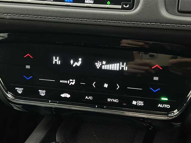 ホンダ ヴェゼル ハイブリッド ホンダセンシング 宮城県 2018(平30)年 6.1万km クリスタルブラックパール 禁煙車/Honda SENSING				/・衝突軽減ブレーキ/・路外逸脱抑制機能/・先行車発進お知らせ機能/・アダプティブクルーズコントロール/・車線維持支援システム/・標識認識機能/・誤発進抑制機能/・オートハイビーム/純正8型ナビ/・BT.CD.DVD.HDMI.USB/バックカメラ/フルセグTV/ビルトインETC/プッシュスタート/スマートキー×2/パドルシフト/ステアリングスイッチ/電子パーキングブレーキ/純正フロアマッド/LEDヘッドライト/社外16インチアルミホイール/アイドリングストップ/横滑り防止機能