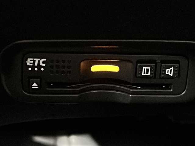 ホンダ ヴェゼル ハイブリッド ホンダセンシング 宮城県 2018(平30)年 6.1万km クリスタルブラックパール 禁煙車/Honda SENSING				/・衝突軽減ブレーキ/・路外逸脱抑制機能/・先行車発進お知らせ機能/・アダプティブクルーズコントロール/・車線維持支援システム/・標識認識機能/・誤発進抑制機能/・オートハイビーム/純正8型ナビ/・BT.CD.DVD.HDMI.USB/バックカメラ/フルセグTV/ビルトインETC/プッシュスタート/スマートキー×2/パドルシフト/ステアリングスイッチ/電子パーキングブレーキ/純正フロアマッド/LEDヘッドライト/社外16インチアルミホイール/アイドリングストップ/横滑り防止機能