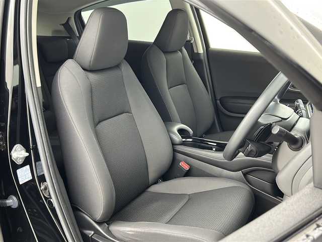 ホンダ ヴェゼル ハイブリッド ホンダセンシング 宮城県 2018(平30)年 6.1万km クリスタルブラックパール 禁煙車/Honda SENSING				/・衝突軽減ブレーキ/・路外逸脱抑制機能/・先行車発進お知らせ機能/・アダプティブクルーズコントロール/・車線維持支援システム/・標識認識機能/・誤発進抑制機能/・オートハイビーム/純正8型ナビ/・BT.CD.DVD.HDMI.USB/バックカメラ/フルセグTV/ビルトインETC/プッシュスタート/スマートキー×2/パドルシフト/ステアリングスイッチ/電子パーキングブレーキ/純正フロアマッド/LEDヘッドライト/社外16インチアルミホイール/アイドリングストップ/横滑り防止機能