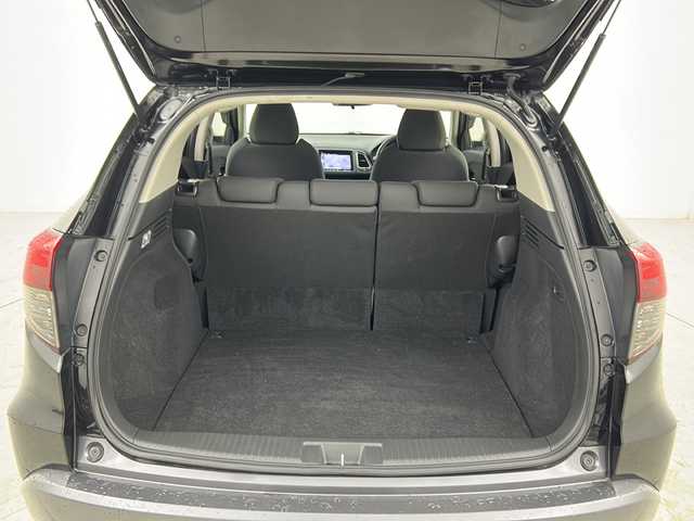 ホンダ ヴェゼル ハイブリッド ホンダセンシング 宮城県 2018(平30)年 6.1万km クリスタルブラックパール 禁煙車/Honda SENSING				/・衝突軽減ブレーキ/・路外逸脱抑制機能/・先行車発進お知らせ機能/・アダプティブクルーズコントロール/・車線維持支援システム/・標識認識機能/・誤発進抑制機能/・オートハイビーム/純正8型ナビ/・BT.CD.DVD.HDMI.USB/バックカメラ/フルセグTV/ビルトインETC/プッシュスタート/スマートキー×2/パドルシフト/ステアリングスイッチ/電子パーキングブレーキ/純正フロアマッド/LEDヘッドライト/社外16インチアルミホイール/アイドリングストップ/横滑り防止機能