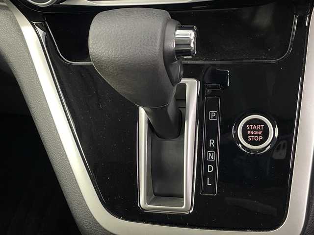 日産 セレナ ハイウェイスター 埼玉県 2017(平29)年 4万km マルーンレッド 2トーン 後席モニター　/純正ナビ　/全方位カメラ　/パーキングアシスト　/ＥＴＣ　/エマージェンシーブレーキ　/両側パワースライドドア　/クルーズコントロール　/コーナーセンサー　/純正アルミホイール　/フロアマット/ロールサンシェード/ＬＥＤヘッドライト/フォグランプ/スタッドレスタイヤ積み込み/プッシュスタート/スマートキー
