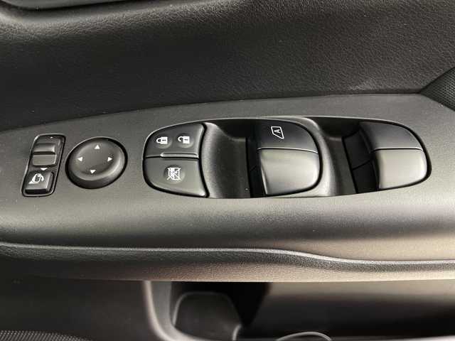 日産 セレナ ハイウェイスター 埼玉県 2017(平29)年 4万km マルーンレッド 2トーン 後席モニター　/純正ナビ　/全方位カメラ　/パーキングアシスト　/ＥＴＣ　/エマージェンシーブレーキ　/両側パワースライドドア　/クルーズコントロール　/コーナーセンサー　/純正アルミホイール　/フロアマット/ロールサンシェード/ＬＥＤヘッドライト/フォグランプ/スタッドレスタイヤ積み込み/プッシュスタート/スマートキー