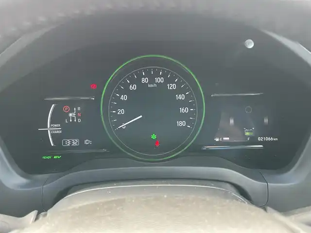 ホンダ ヴェゼル ハイブリッド X ホンダセンシング 千葉県 2021(令3)年 2.1万km プラチナホワイトパール ホンダセンシング/・衝突軽減ブレーキ/レーンキープアシスト/・レーダークルーズコントロール/標識認識/・先行車発進お知らせ/純正8インチナビ(VXM-205VFEi)/・フルセグ/BT/DVD/CD/MSV/バックカメラ/パドルシフト/ETC/ステアリングスイッチ/電動パーキングブレーキ/ブレーキホールド/LEDヘッドライト/オートライト/フォグライト/純正フロアマット/純正16インチAW