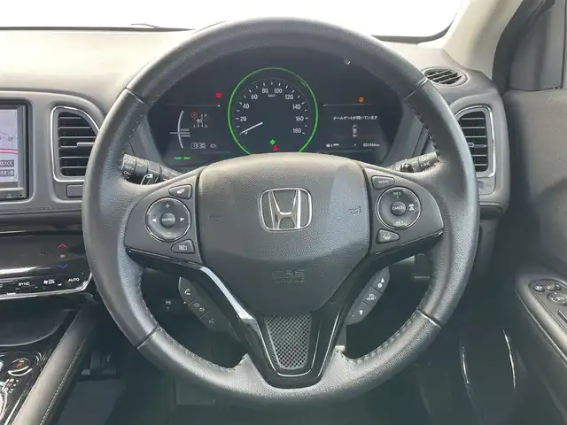 ホンダ ヴェゼル ハイブリッド X ホンダセンシング 千葉県 2021(令3)年 2.1万km プラチナホワイトパール ホンダセンシング/・衝突軽減ブレーキ/レーンキープアシスト/・レーダークルーズコントロール/標識認識/・先行車発進お知らせ/純正8インチナビ(VXM-205VFEi)/・フルセグ/BT/DVD/CD/MSV/バックカメラ/パドルシフト/ETC/ステアリングスイッチ/電動パーキングブレーキ/ブレーキホールド/LEDヘッドライト/オートライト/フォグライト/純正フロアマット/純正16インチAW