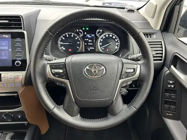 トヨタ ランドクルーザー プラド TX-L 70thアニバーサリーLTD 宮城県 2022(令4)年 2.6万km ブラック 4WD/サンルーフ/純正ナビ/全方位カメラ/衝突軽減システム/アダプティブクルーズコントロール/シートヒーター/シートエアコン/ビルトインＥＴＣ２．０/ドライブレコーダー/デジタルインナーミラー/障害物センサー/オートマチックハイビーム/純正18インチアルミホイール/スマートキー/プッシュスタート/LEDヘッドライト/ステアリングスイッチ/オートライト/パワーウインドウ/禁煙車